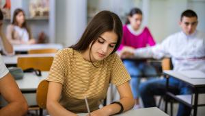 ученици матура изпит училище