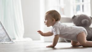 Първите стъпки: Как да подкрепим развитието на бебето без да бързаме