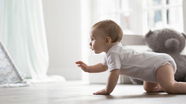 Първите стъпки: Как да подкрепим развитието на бебето без да бързаме