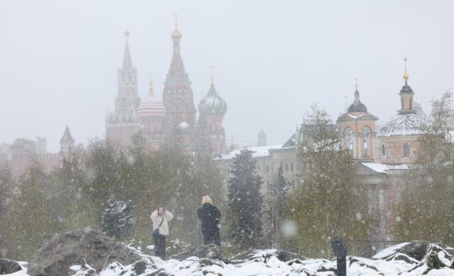 Снежна буря помете Москва в края на април