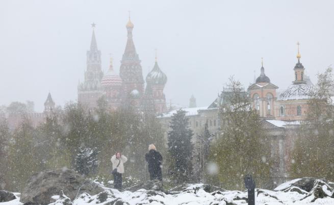 Снежна буря помете Москва в края на април