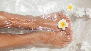 Тенденции при педикюра: Кои са най-хитовите нюанси за Лято 2026