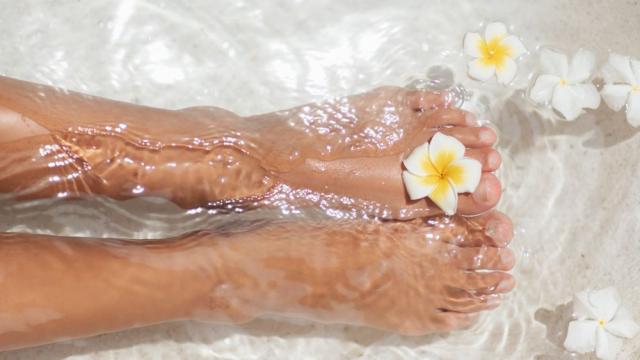 Тенденции при педикюра: Кои са най-хитовите нюанси за Лято 2026