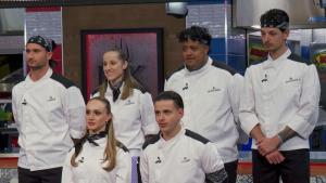 Черните куртки се изправят срещу звездните готвачи в Кухнята на Ада