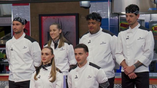 Черните куртки се изправят срещу звездните готвачи в Кухнята на Ада