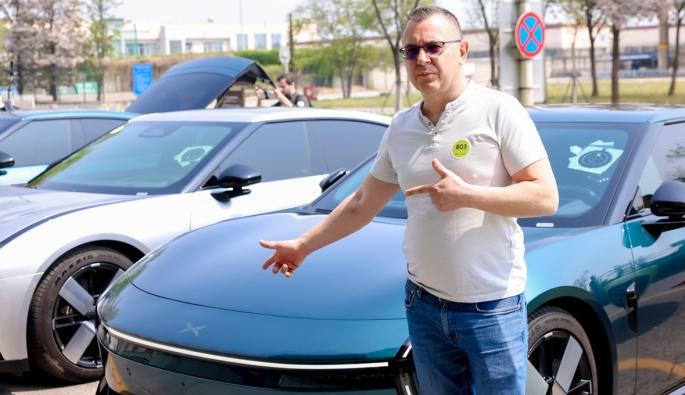  Не само че нашата медия бе единствената, разходила се в централата и заводите на Xpeng, но имахме възможността първи да тестваме модела Р7, за което ще разкажем подробно.