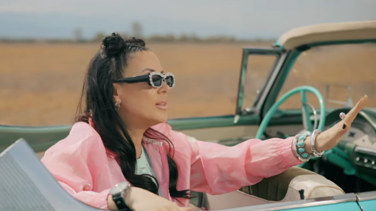 Пепа се завръща на музикалната сцена с балада