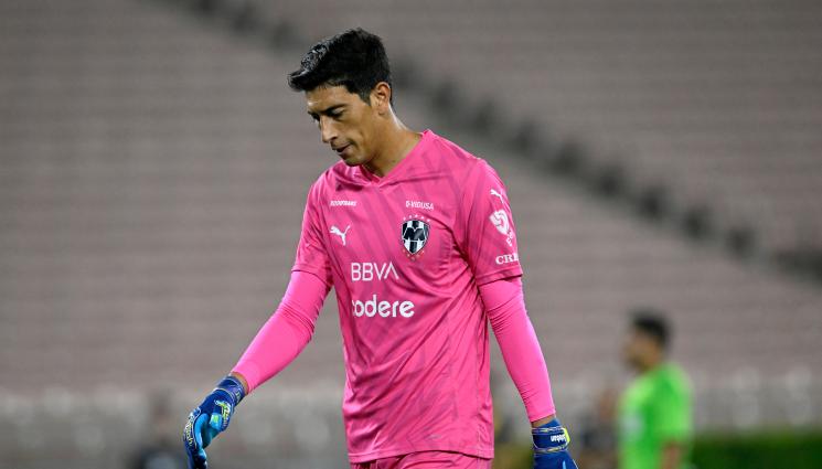 Естебан Андрада - Наказаха за 13 мача вратаря, който нокаутира съперник в Испания