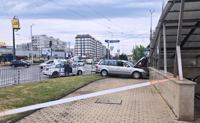 Човек загина в катастрофа до метростанция в София