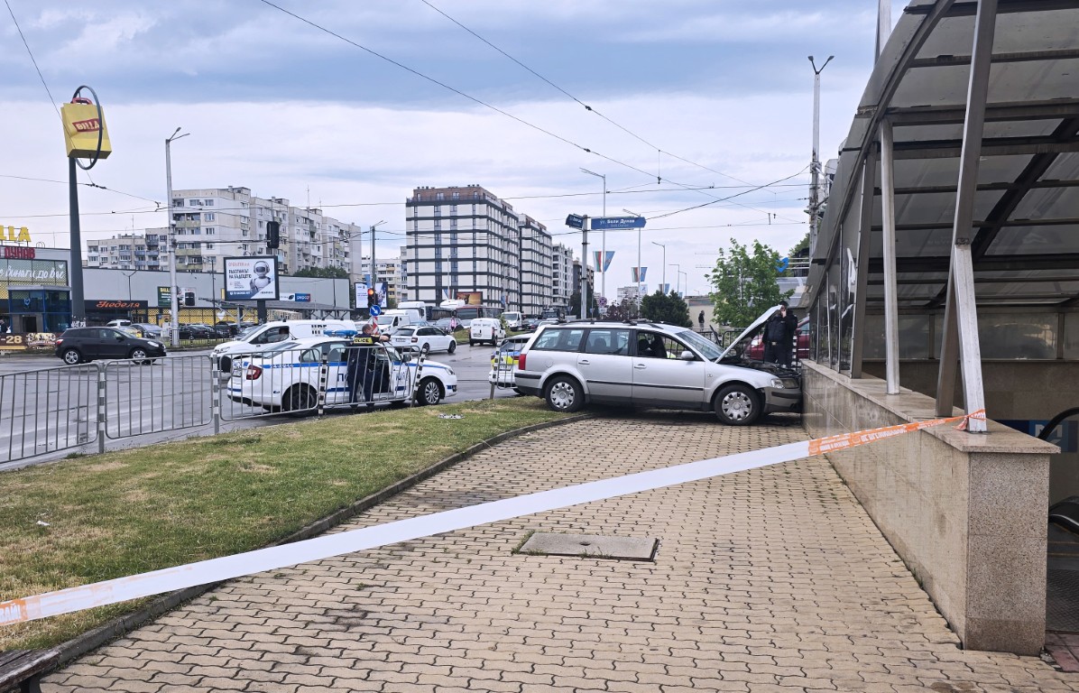Човек загина в катастрофа до метростанция в София
