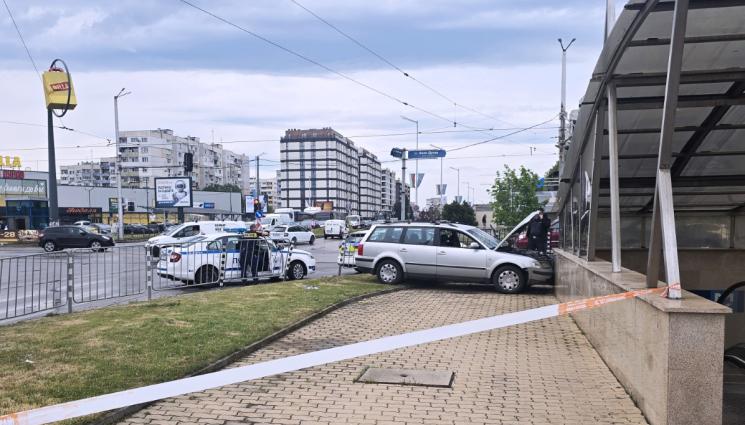 птп - УЖАС В СОФИЯ: Кола се вряза в метростанция „Бели Дунав“, шофьорът загина!