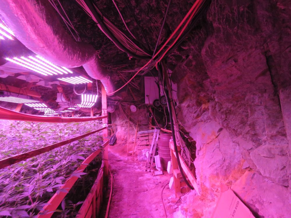 В галериите на бивша мина край Кюстендил се крие наркофабрика