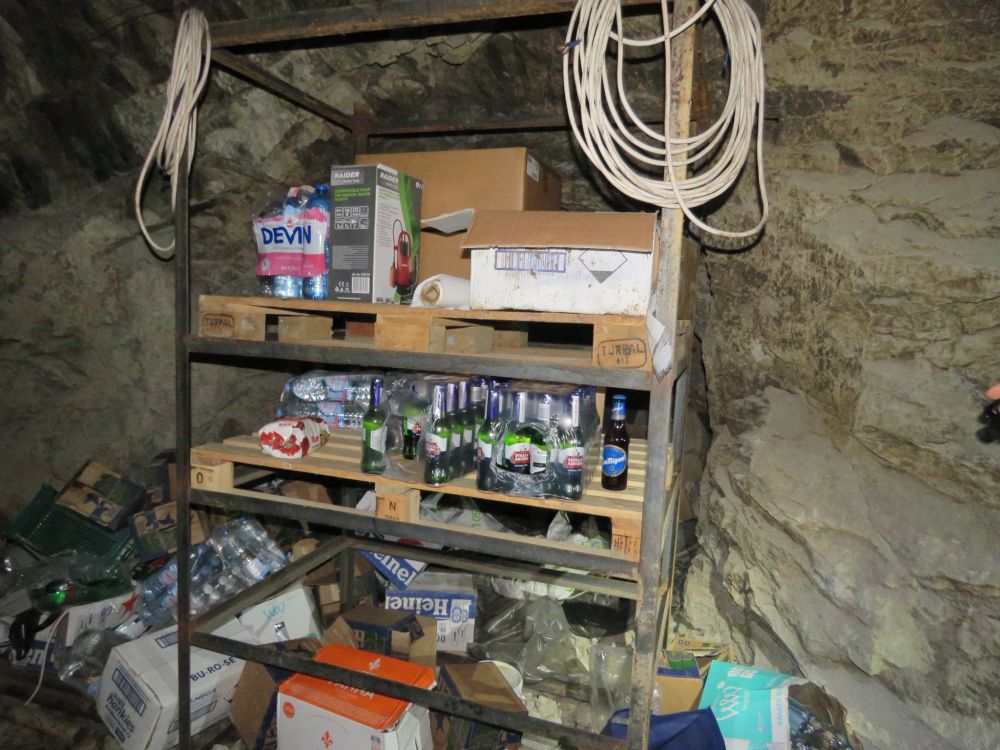 В галериите на бивша мина край Кюстендил се крие наркофабрика