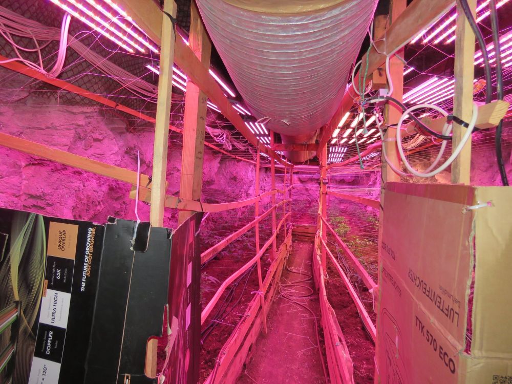 В галериите на бивша мина край Кюстендил се крие наркофабрика