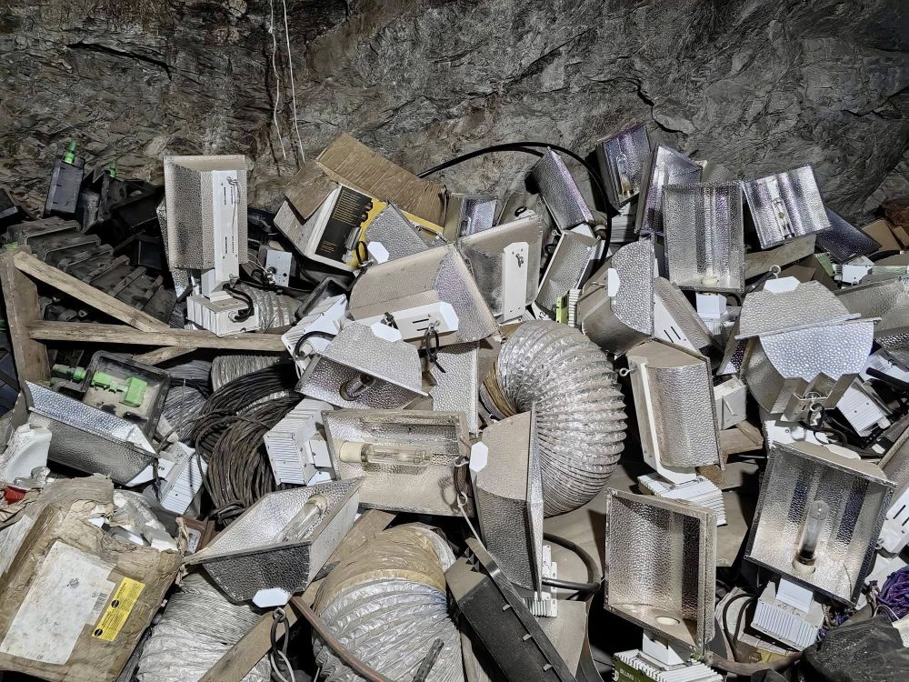 В галериите на бивша мина край Кюстендил се крие наркофабрика