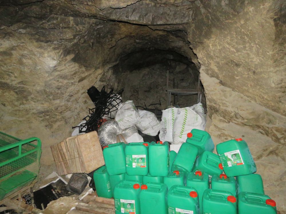 В галериите на бивша мина край Кюстендил се крие наркофабрика