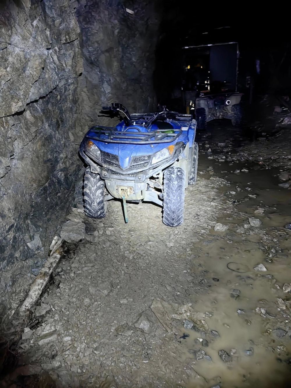 В галериите на бивша мина край Кюстендил се крие наркофабрика