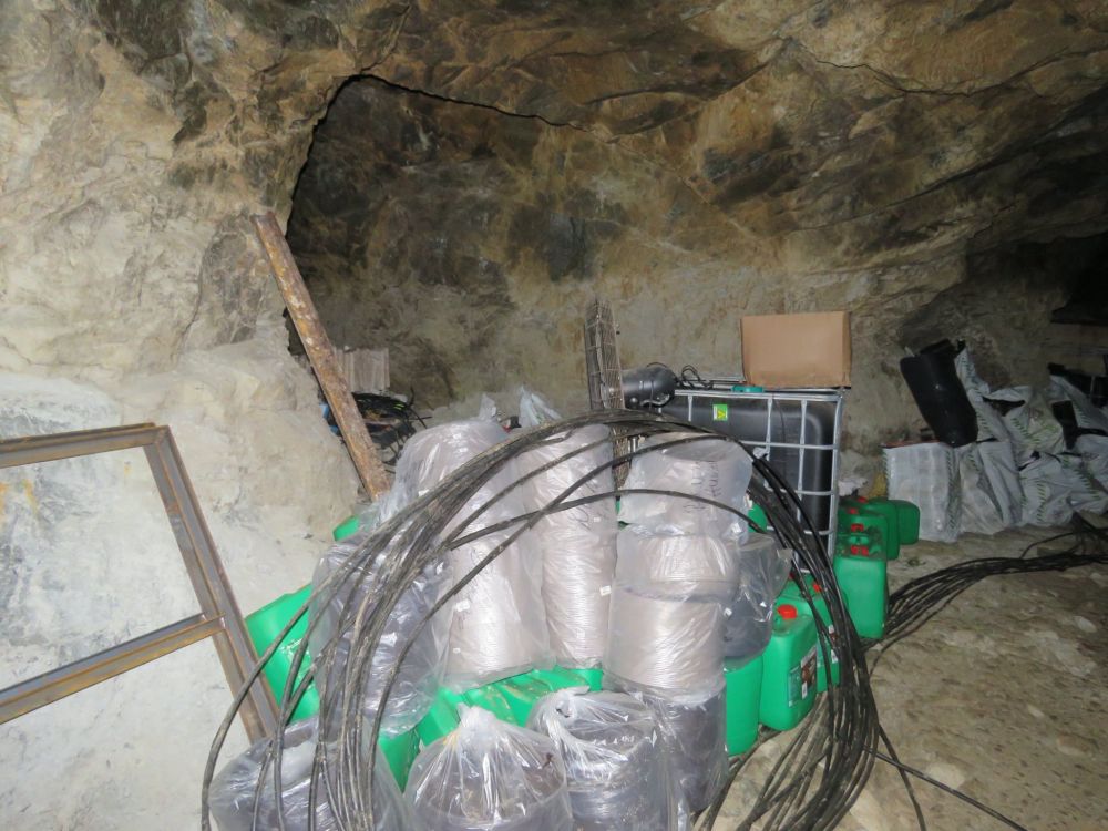 В галериите на бивша мина край Кюстендил се крие наркофабрика