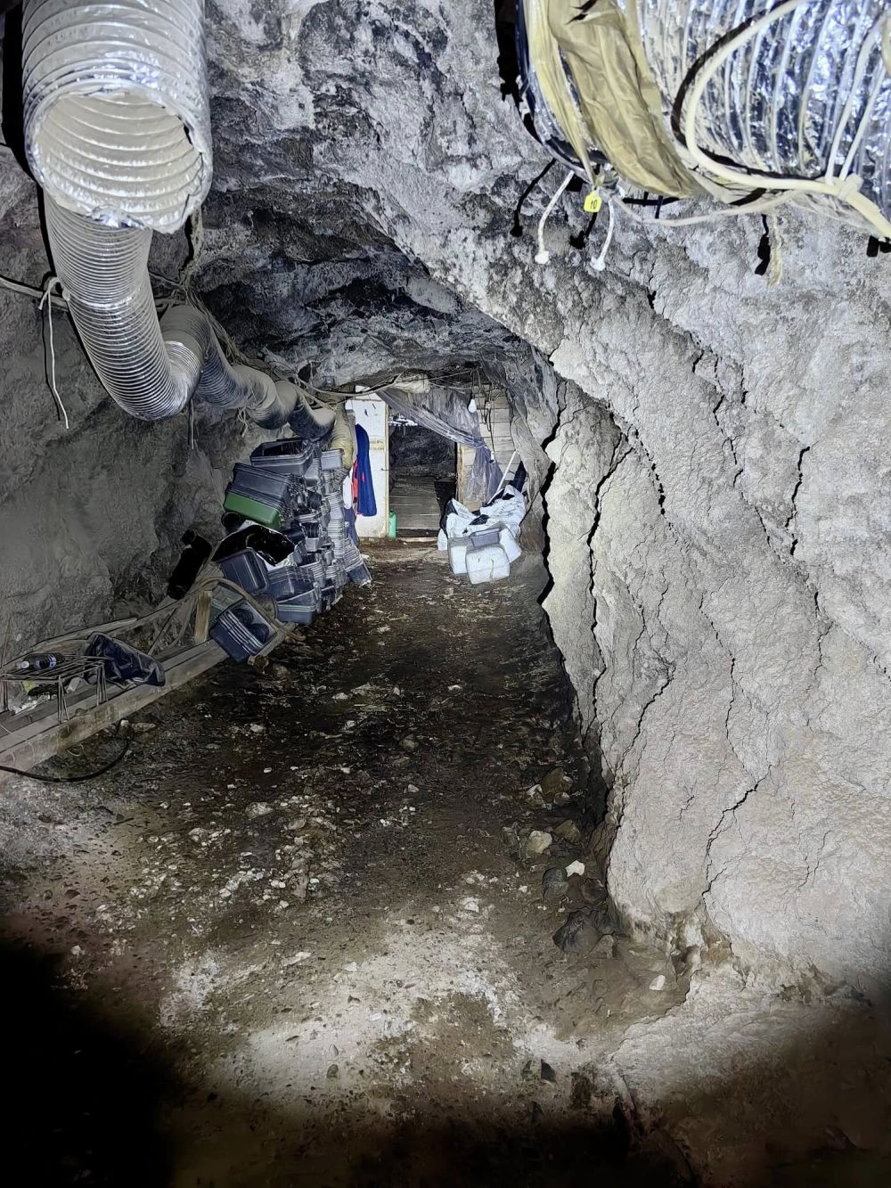 В галериите на бивша мина край Кюстендил се крие наркофабрика