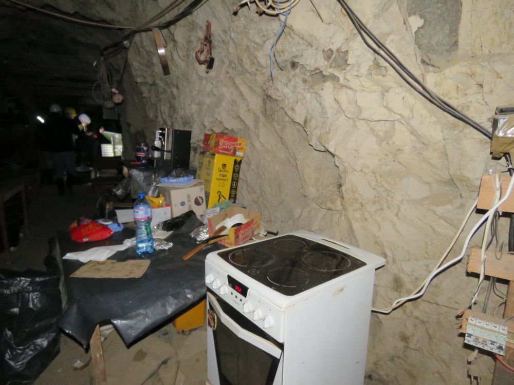 В галериите на бивша мина край Кюстендил се крие наркофабрика