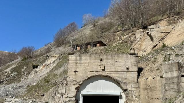 Вижте отвътре: Наркофабриката в мината край Кюстендил (СНИМКИ)