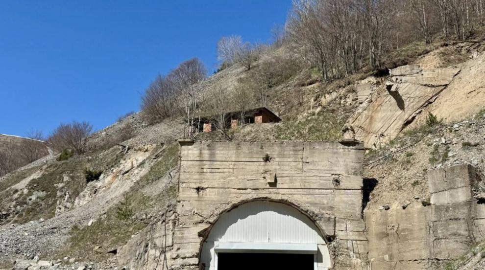 Вижте отвътре: Наркофабриката в мината край Кюстендил (СНИМКИ)