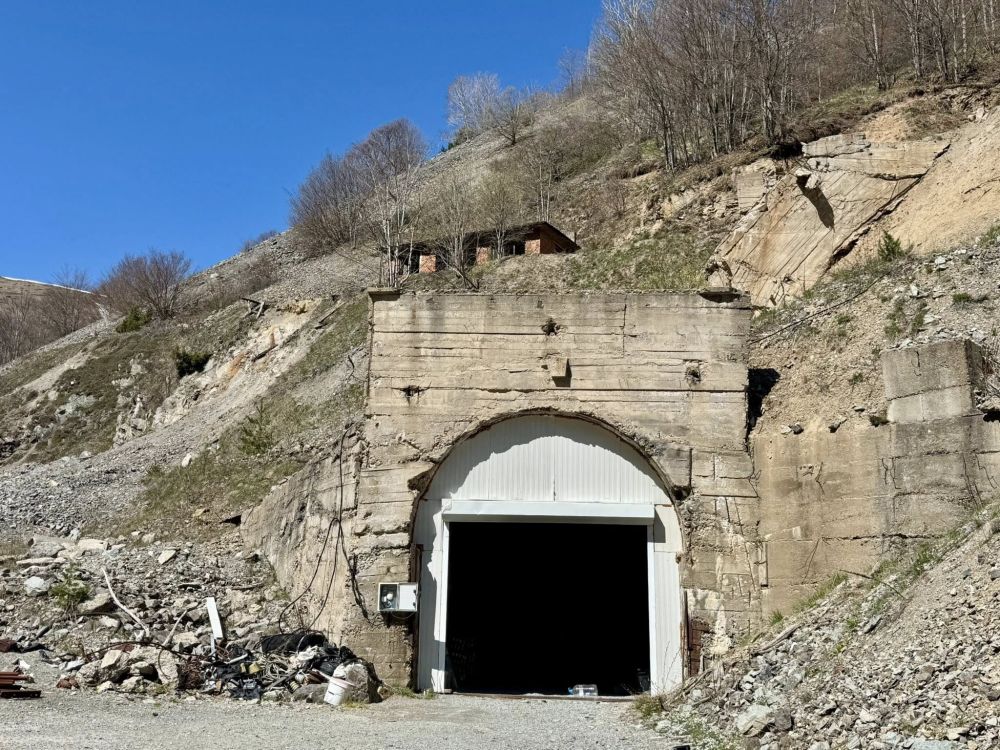 В галериите на бивша мина край Кюстендил се крие наркофабрика