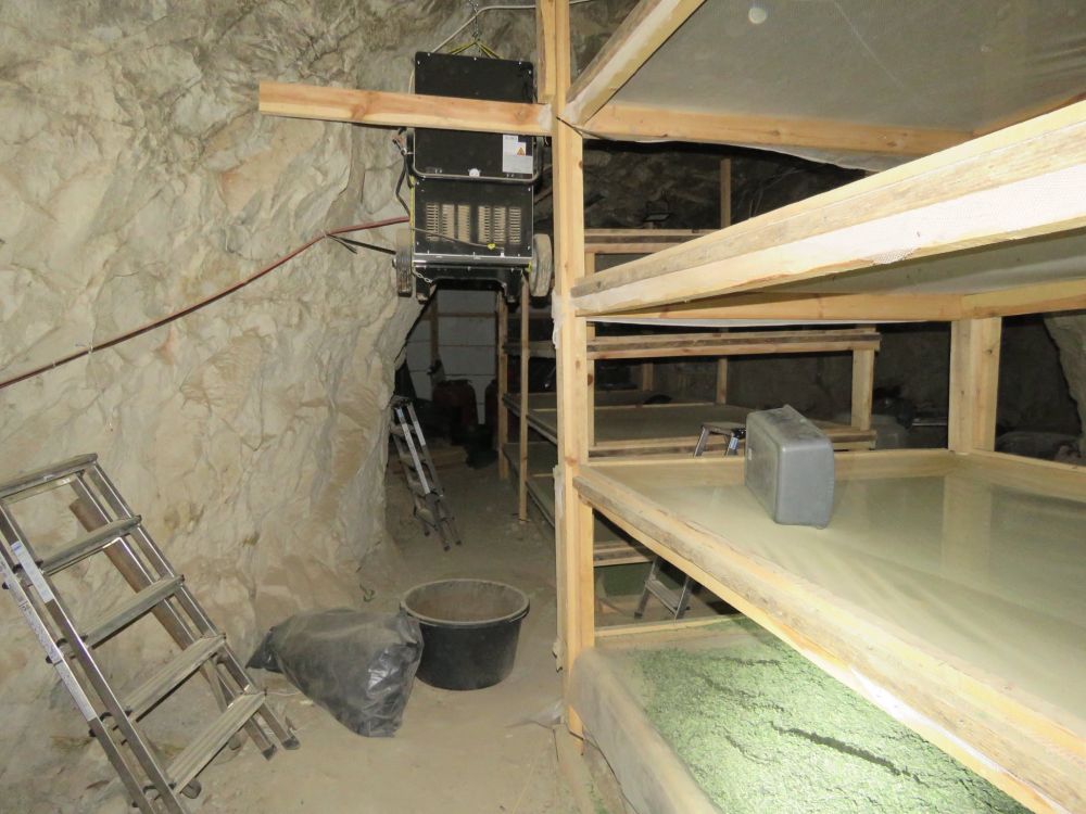 В галериите на бивша мина край Кюстендил се крие наркофабрика