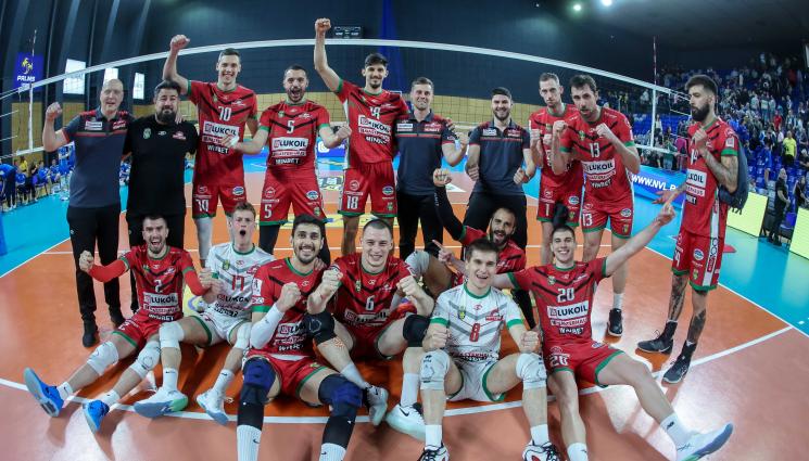 Нефтохимик - Нефтохимик удари Левски в София в третия мач от финала