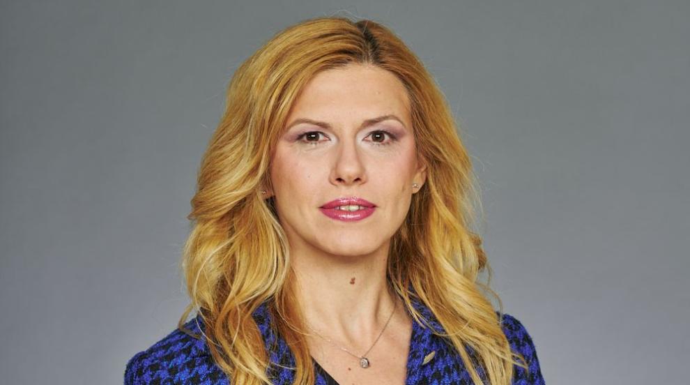 От юрист до председател на НС: Коя е Михаела Доцова