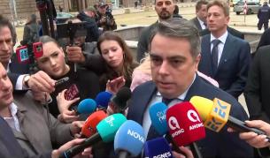 <p>Асен Василев за разделението на ПП и ДБ: Темата вече е изяснена</p>