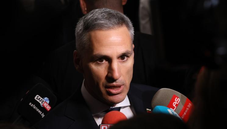 Гюров НС - Гюров: Очаквам новите управляващи да не се огънат