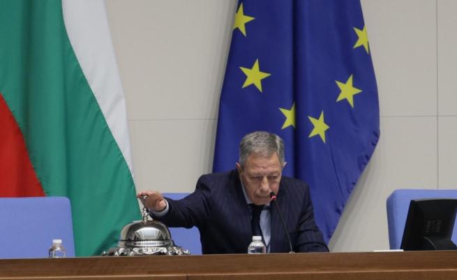 Спрете с празните обещания: Румен Миланов откри 52-рото НС с призив за ред и достойнство