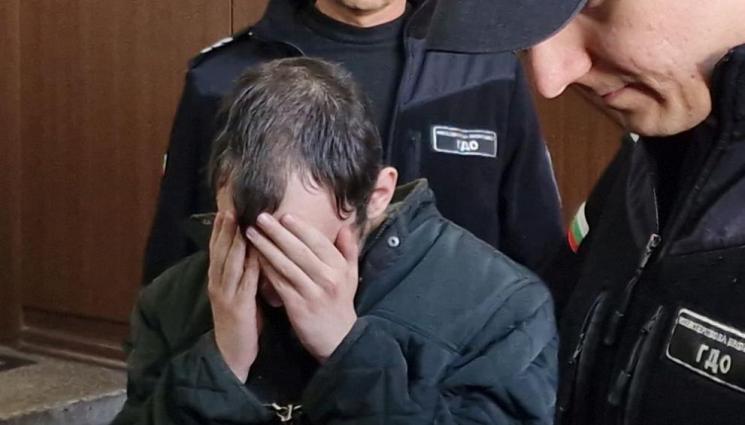 с - Мартин заклал баща си с един удар