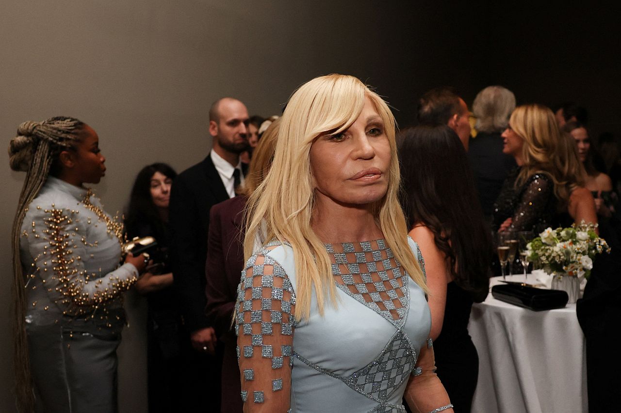 <p>Кралят и кралицата приветстваха някои от най-известните лица в света на благотворителна гала в Ню Йорк, докато тяхното изключително успешно кралско турне в САЩ продължава. Ана Уинтур, Катрин Дженкинс, Карли Клос, Нина Добрев и Лайнъл Ричи бяха сред известните поддръжници на &bdquo;Тръстът на краля&ldquo;</p>