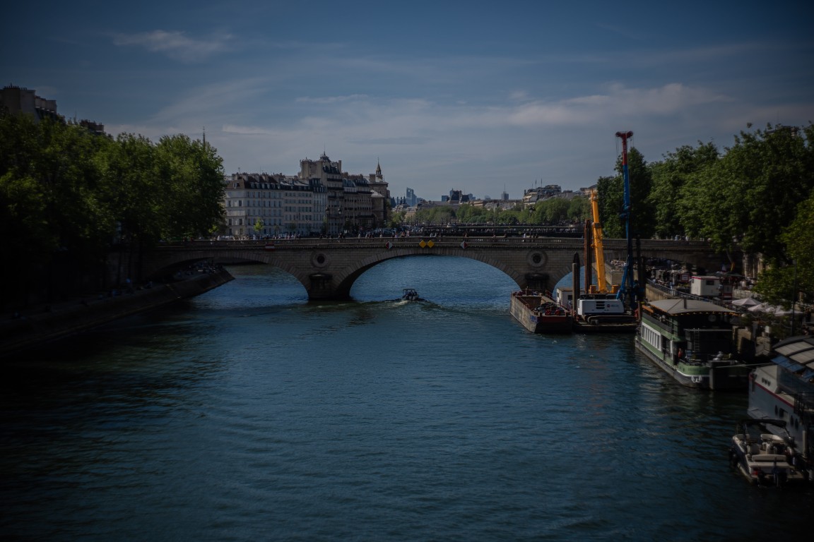 Автобус падна в река Сена край Париж