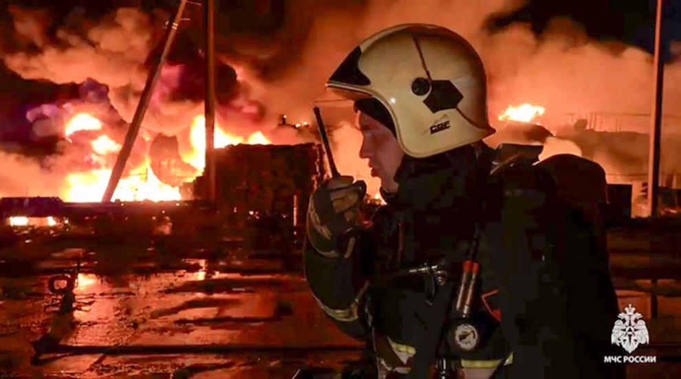 Украински дронове удариха голяма рафинерия на Лукойл в Перм