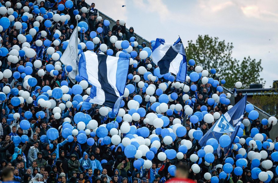 Лудата радост на играчи и фенове на Левски след титлата1