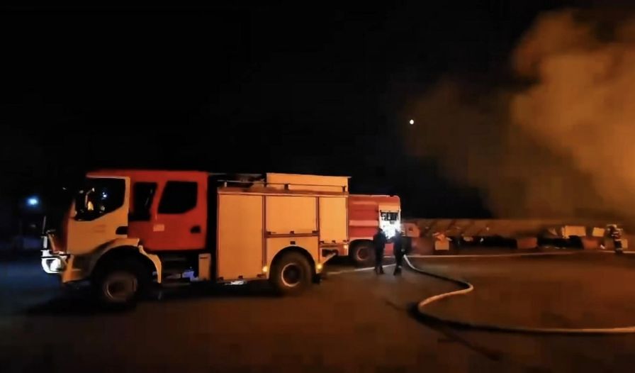 Пожар в база за вторични суровини в Сливен