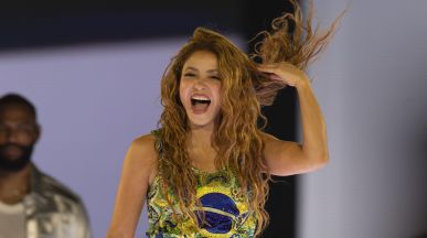 Shakira събра близо 2 милиона души на плажа Копакабана