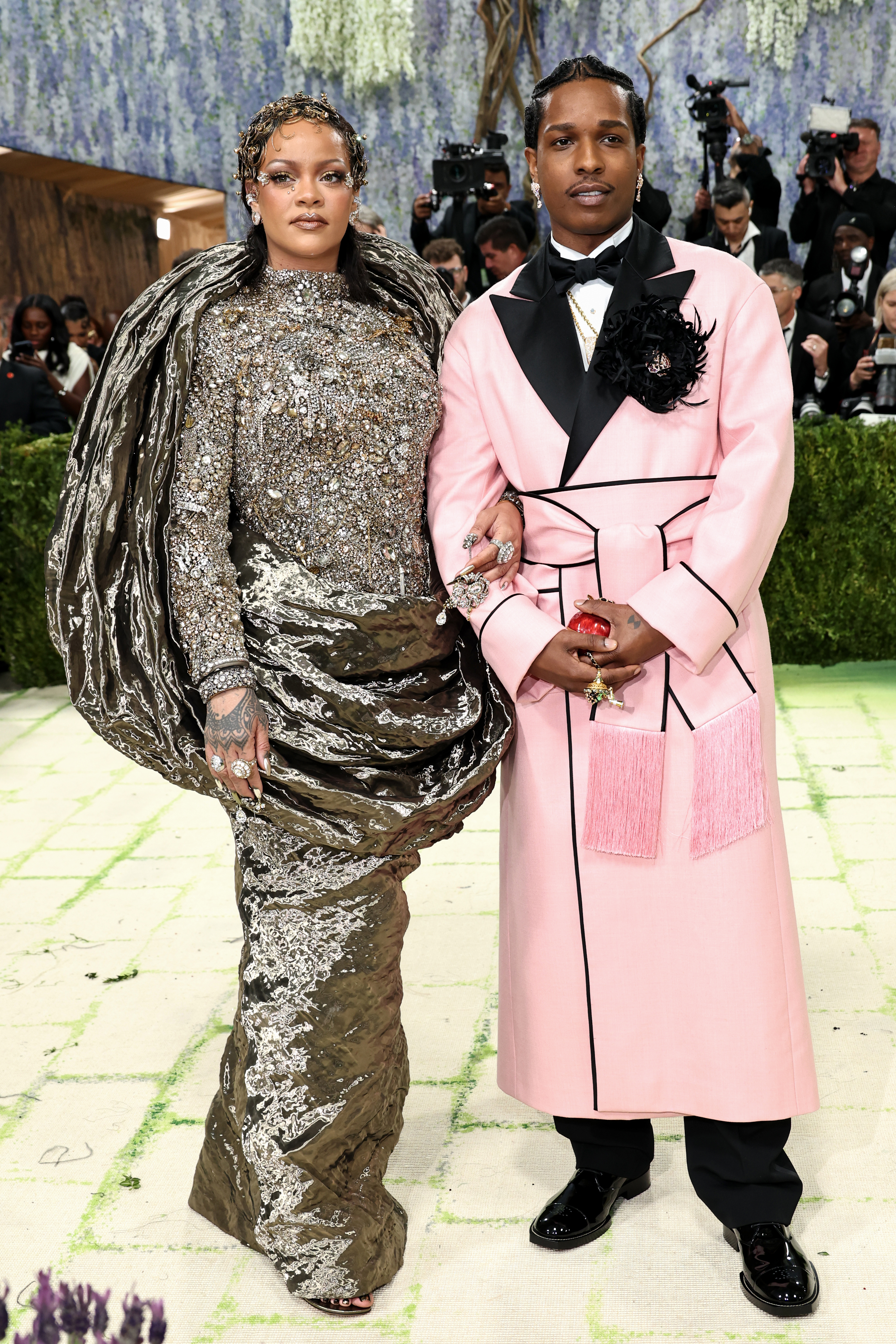 <p>Риана пристига с модно закъснение, придружена от A$AP Rocky.</p>