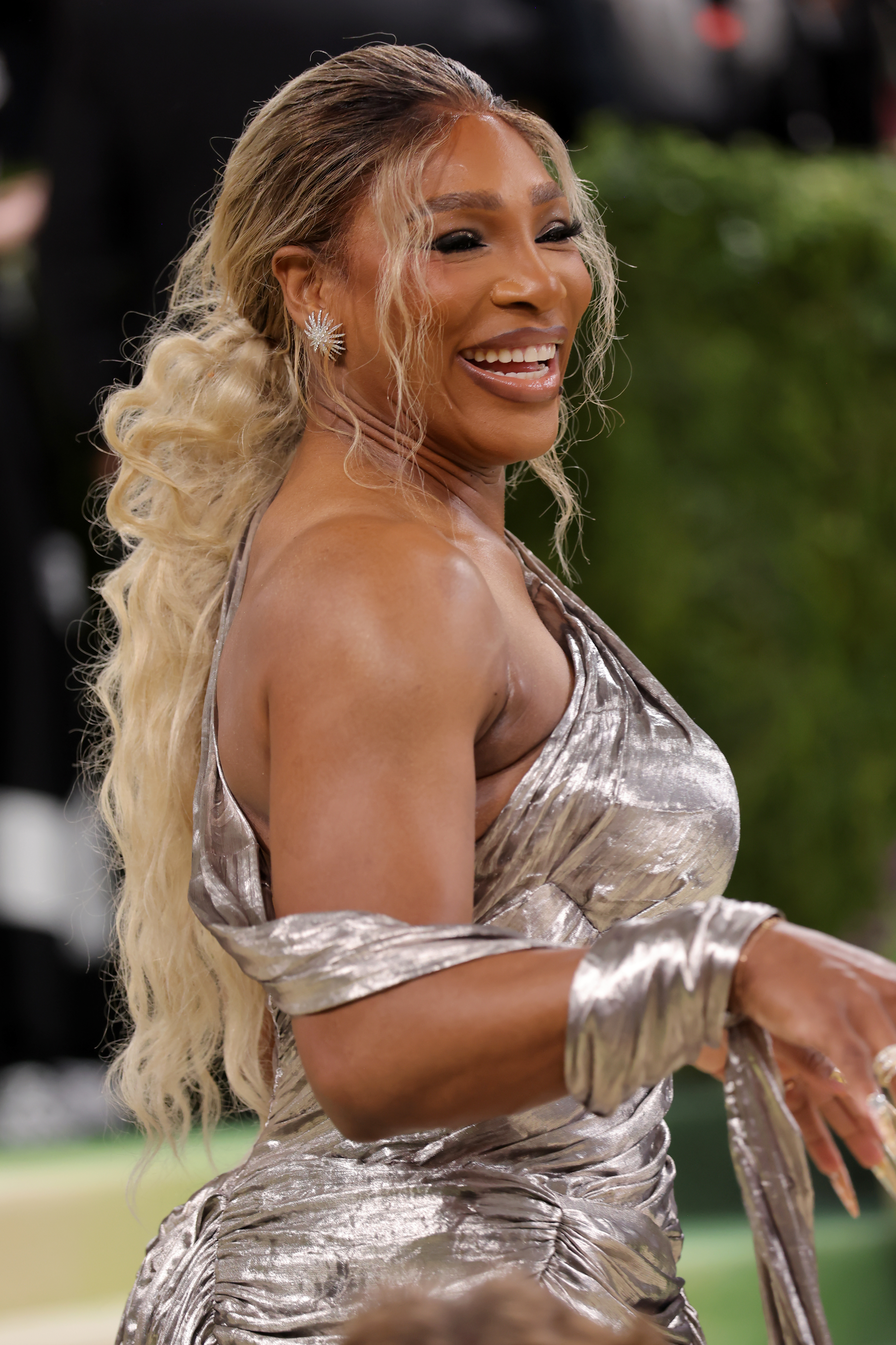 <p>Серина Уилямс блести в сребърна визия на Met Gala.</p>