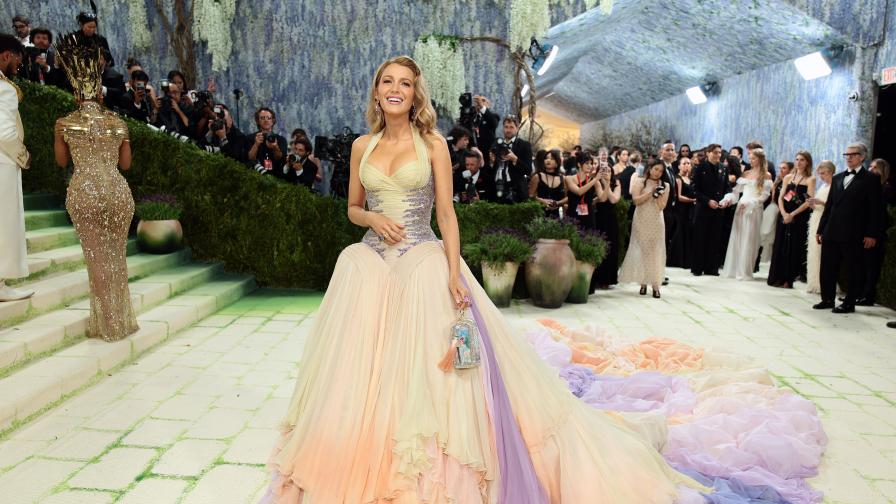 Блейк Лайвли трогна Met Gala с чанта, вдъхновена от рисунките на четирите ѝ деца