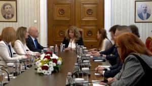 Представители на ГЕРБ СДС влязоха на консултации при държавния глава Илияна Йотова преди връчването на