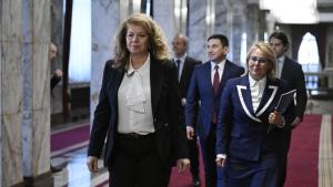 Представители на ДПС влязоха на консултации при държавния глава Илияна Йотова преди връчването на първия