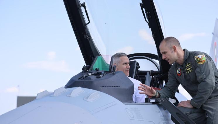 ф - МОЩ И СТОМАНА: Гюров се качи на F-16!