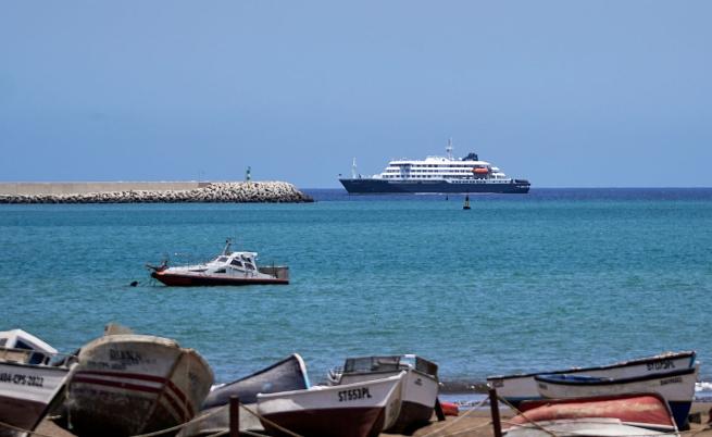 Смъртоносен вирус и три жертви в Атлантика: Какво се случва на борда на MV Hondius