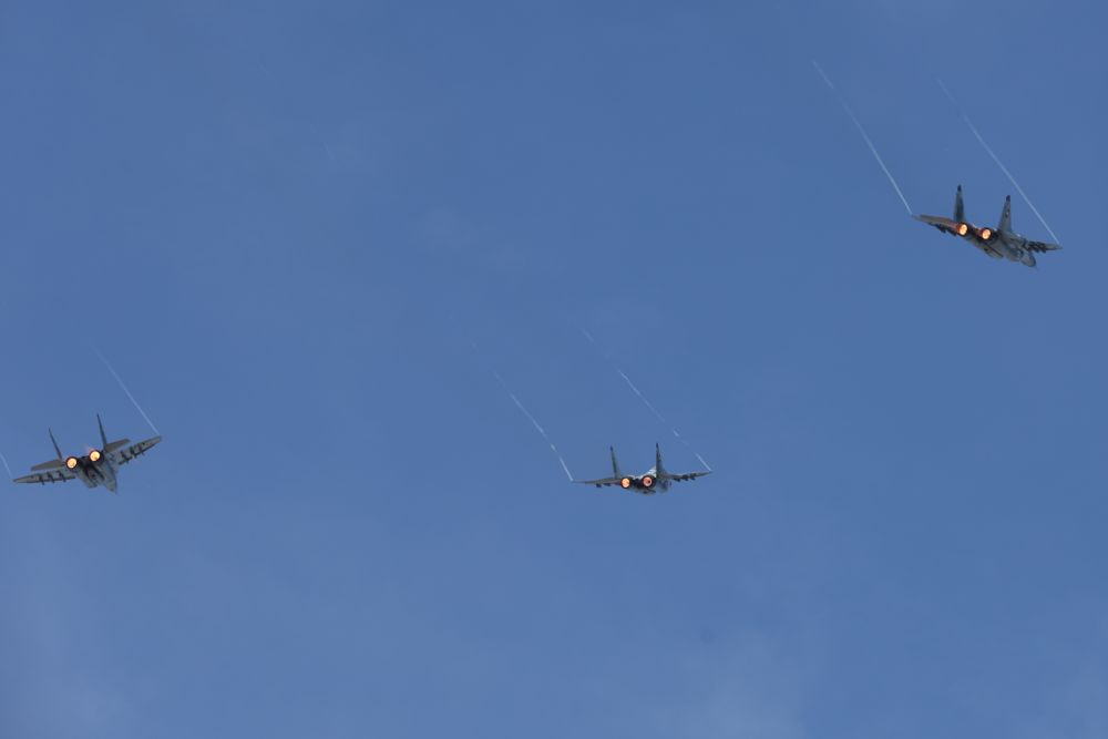Над площад „Александър Невски“ прелетяха самолети C-27J „Spartan“, Су-25, F-16 Block 70 и МиГ-29