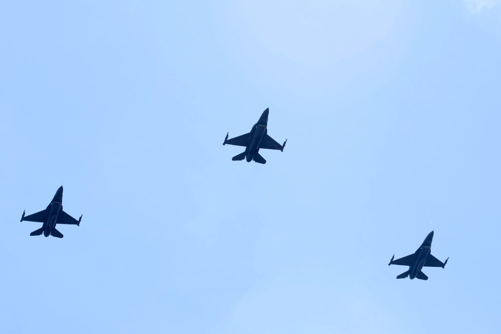 Над площад „Александър Невски“ прелетяха самолети C-27J „Spartan“, Су-25, F-16 Block 70 и МиГ-29