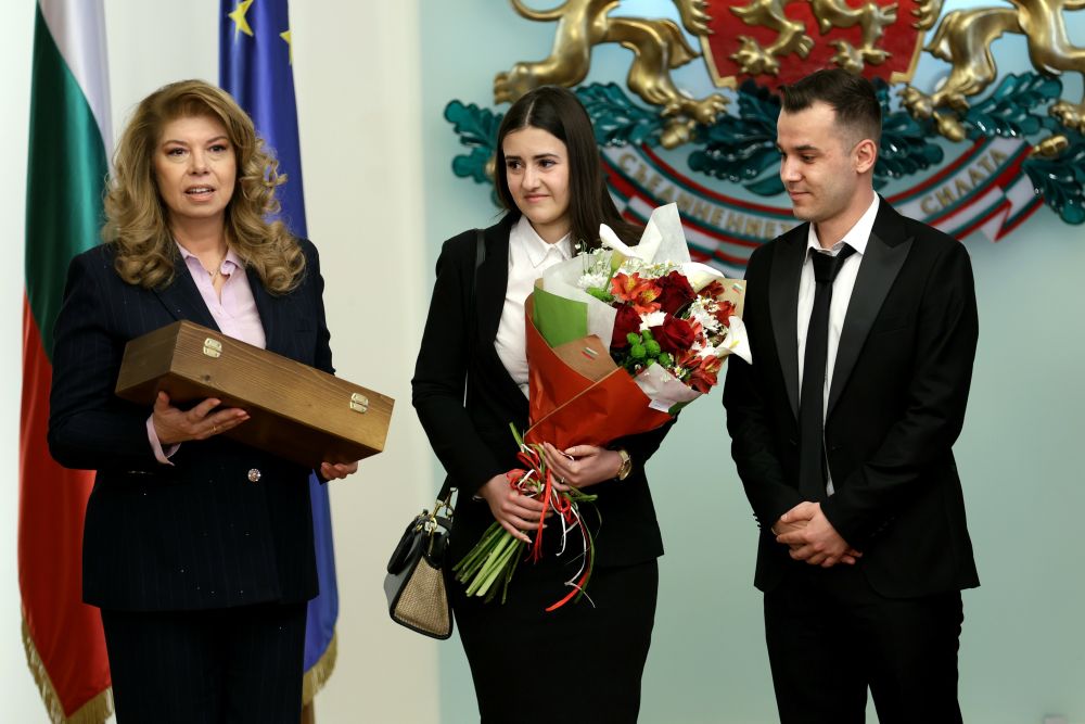 Лекар предложи брак на любимата си в Гербовата зала